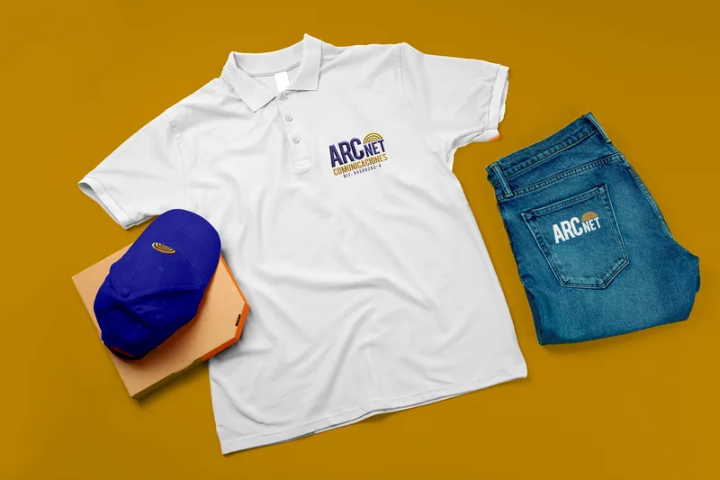 Dotación: polo, gorra y jean con la marca — ARC net