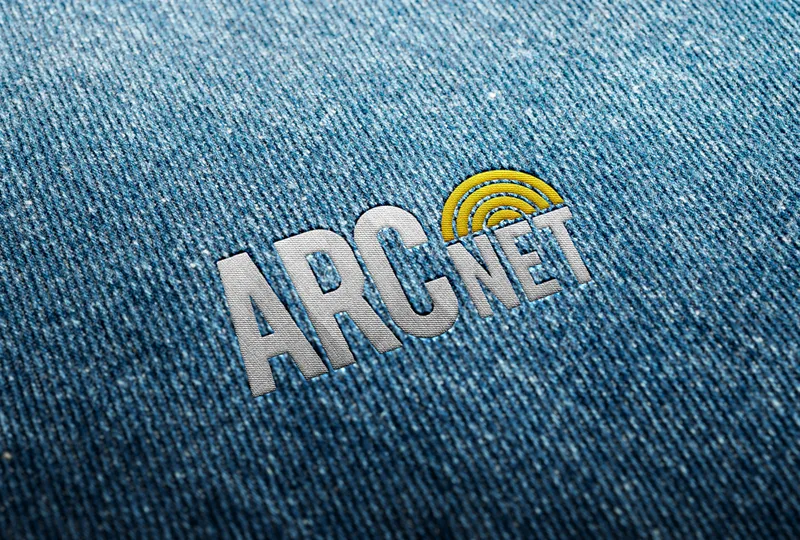 Bordado sobre jean — detalle — ARC net